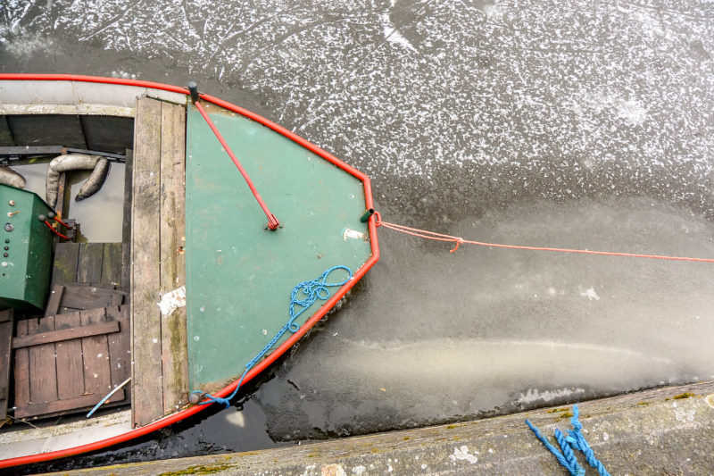 Boat on Prinsengracht frozen in ice
